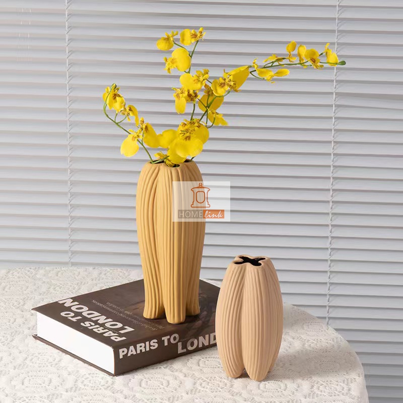 minimalist vase in ins