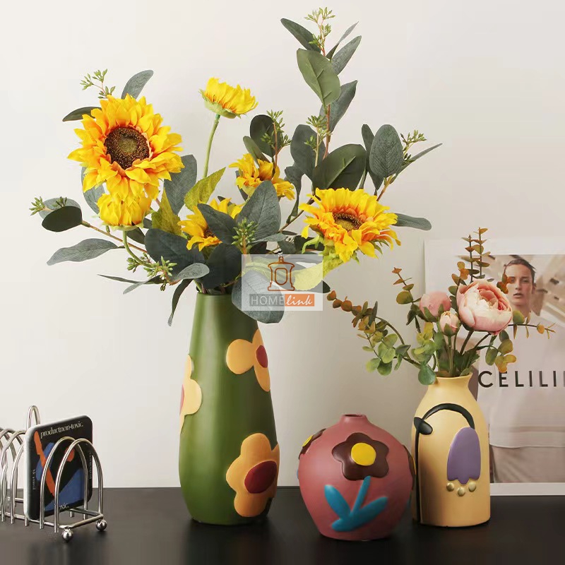 Retro creative painted vase