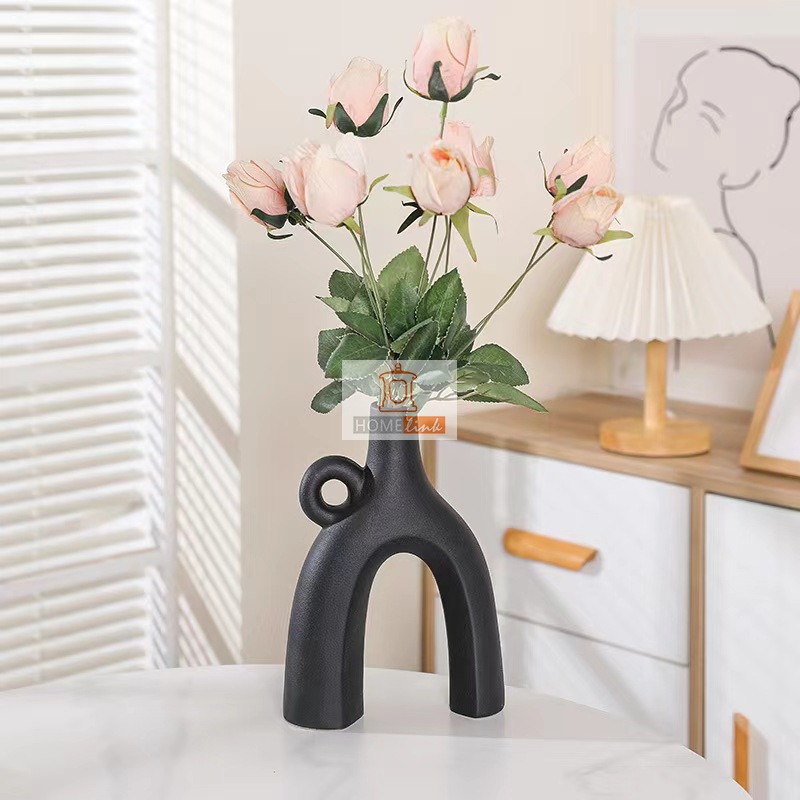 Advanced vase with single ear design