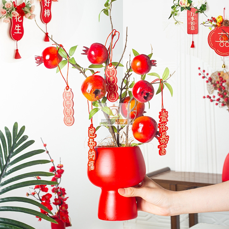 Chinese style red minimalist vase