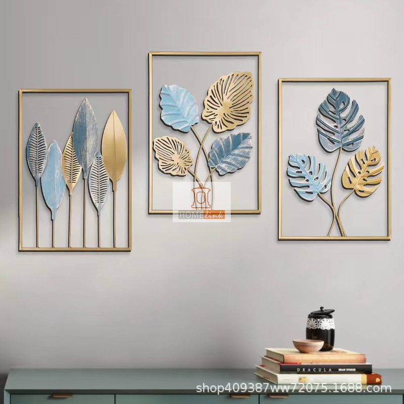 Железные листья, задняя стена гостиной.