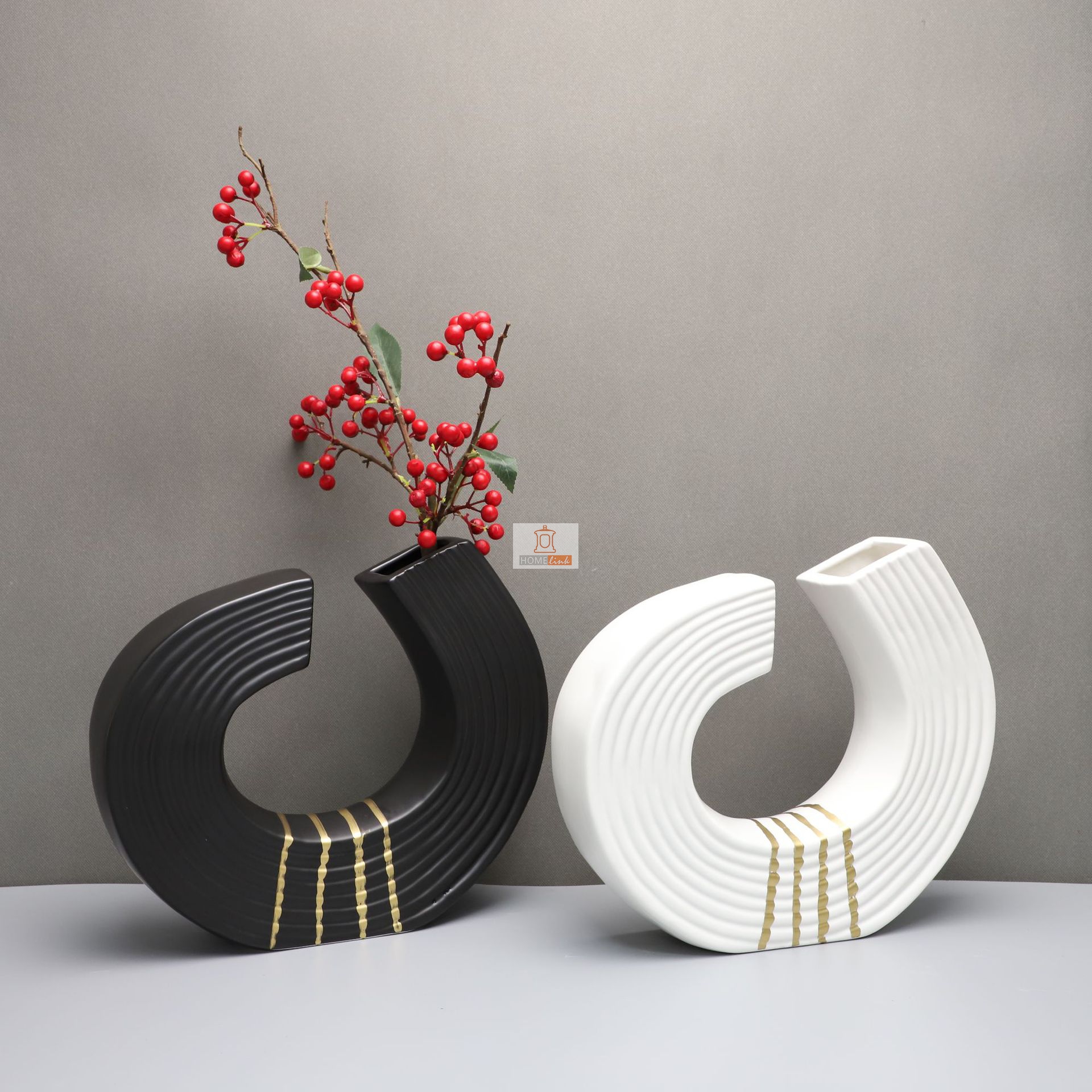 Nordic modern minimalist and luxurious hook shaped note resin vase