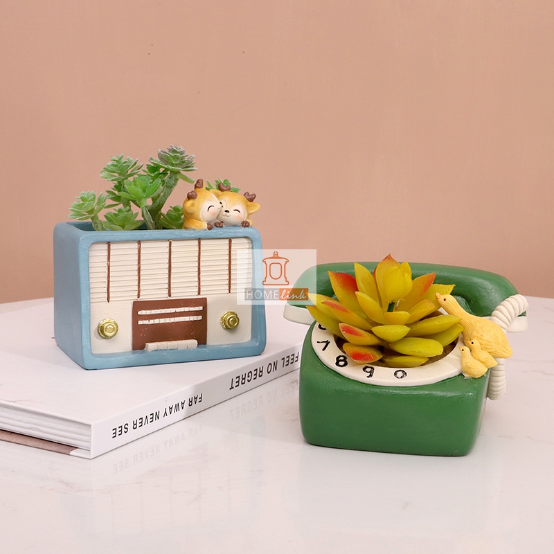 Retro TV Style Creative Resin Flower Pot