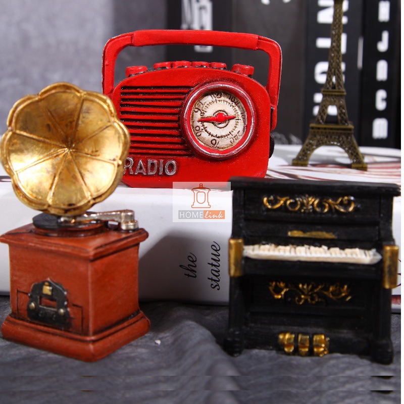 Retro and retro phonograph shaped ornaments