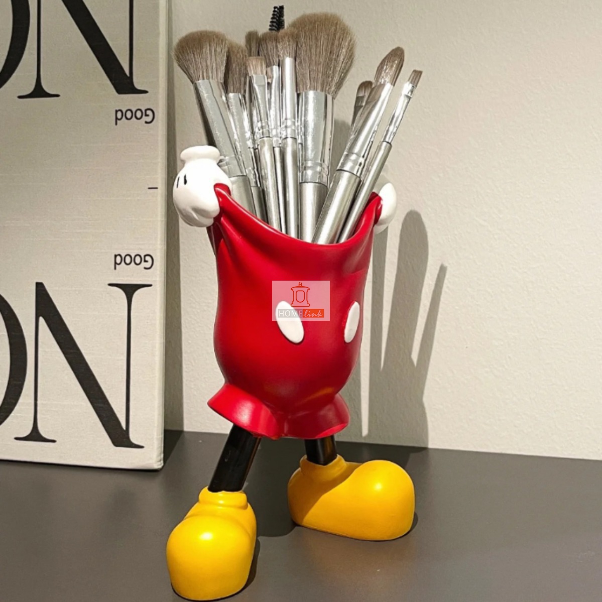 Cute cartoon Mickey lifting pants style ornaments