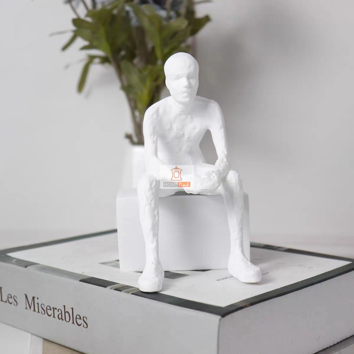 Minimalist Modern Art Figure Reflection Styling Decoration