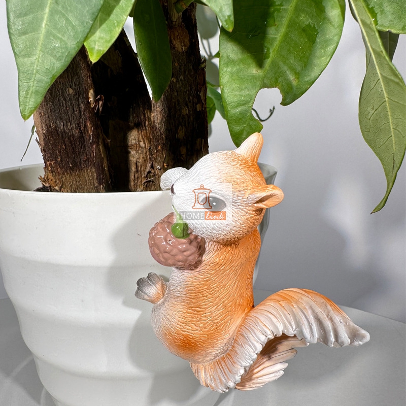 Creative Squirrel Basin Hanging Decoration